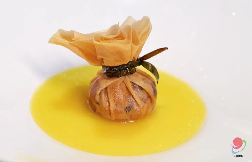 菠萝不泡盐水吃了会怎样_吃菠萝泡盐水有用吗_菠萝泡盐水吃会拉肚子吗