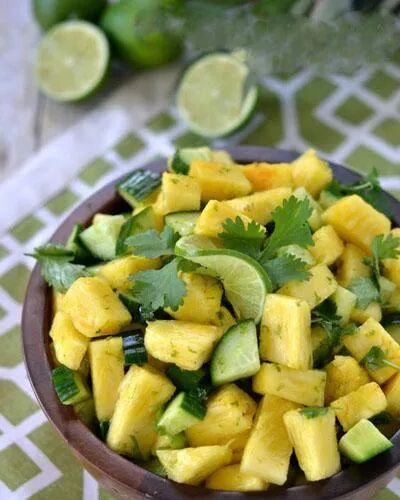 吃菠萝泡盐水有用吗_菠萝不泡盐水吃了会怎样_菠萝泡盐水吃会拉肚子吗