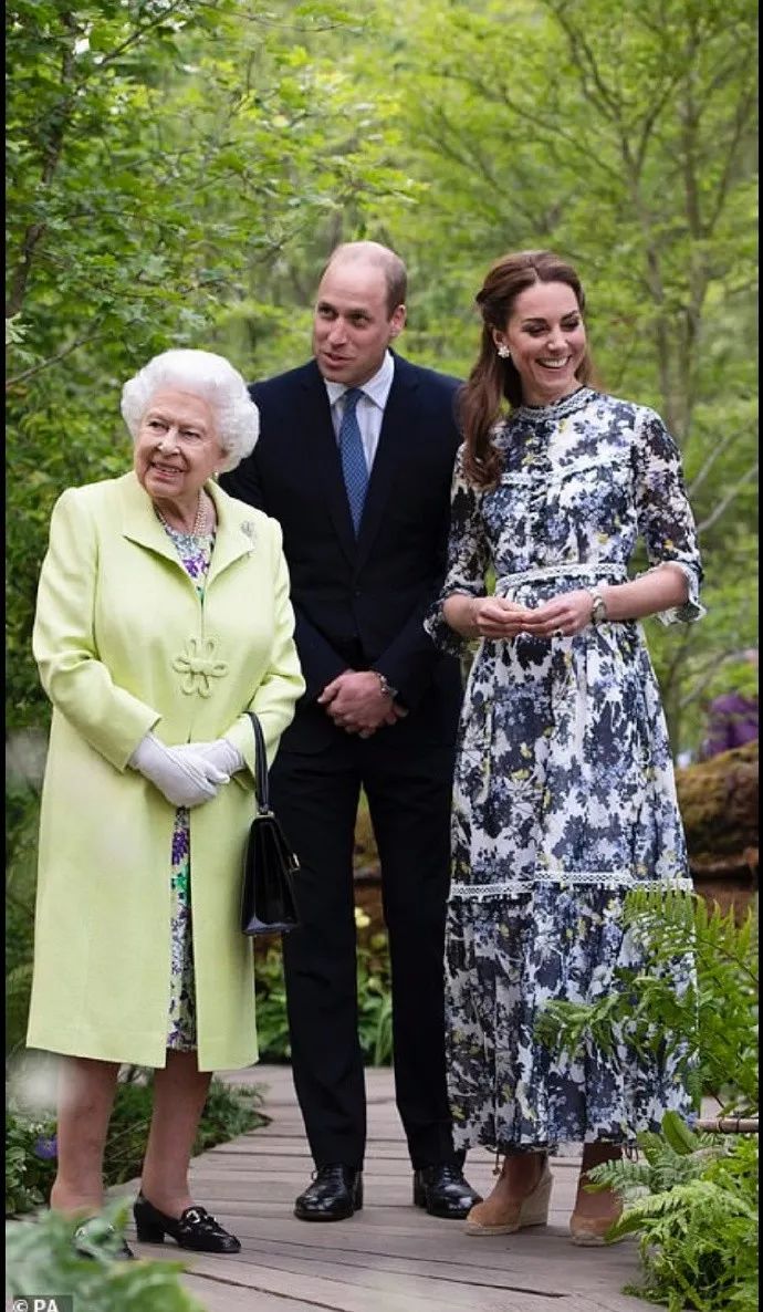 當凱特王妃穿上波點連衣裙，我看她的眼神變了 時尚 第17張