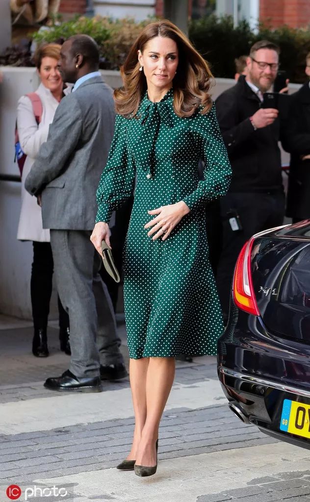 當凱特王妃穿上波點連衣裙，我看她的眼神變了 時尚 第21張