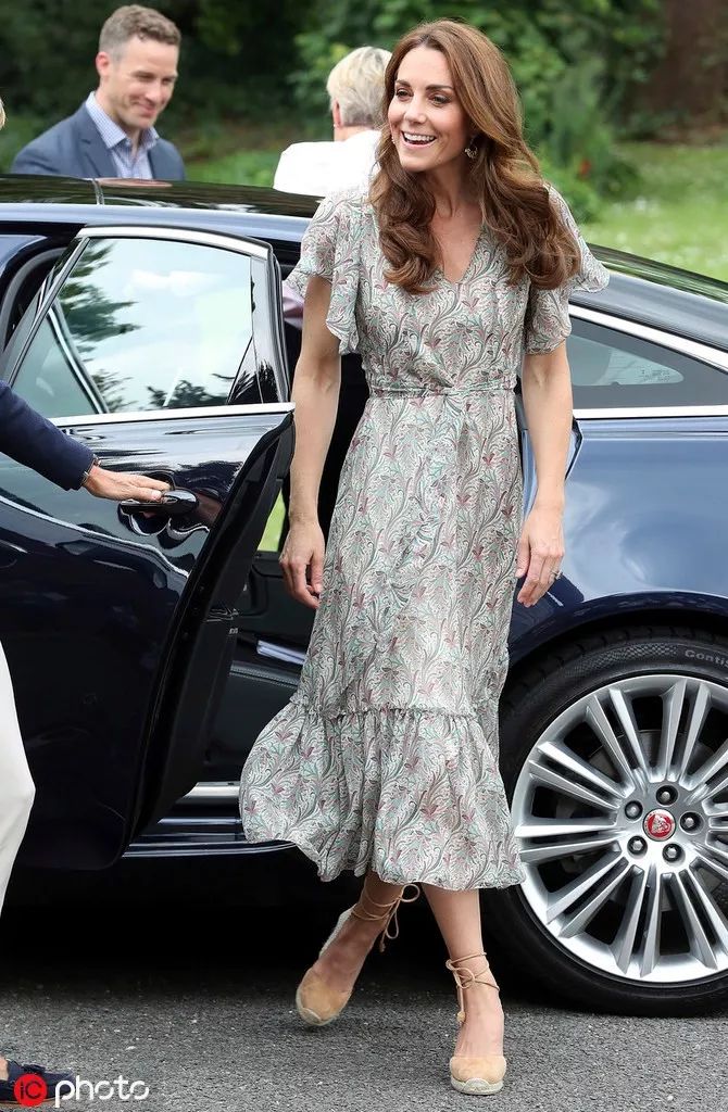 當凱特王妃穿上波點連衣裙，我看她的眼神變了 時尚 第7張