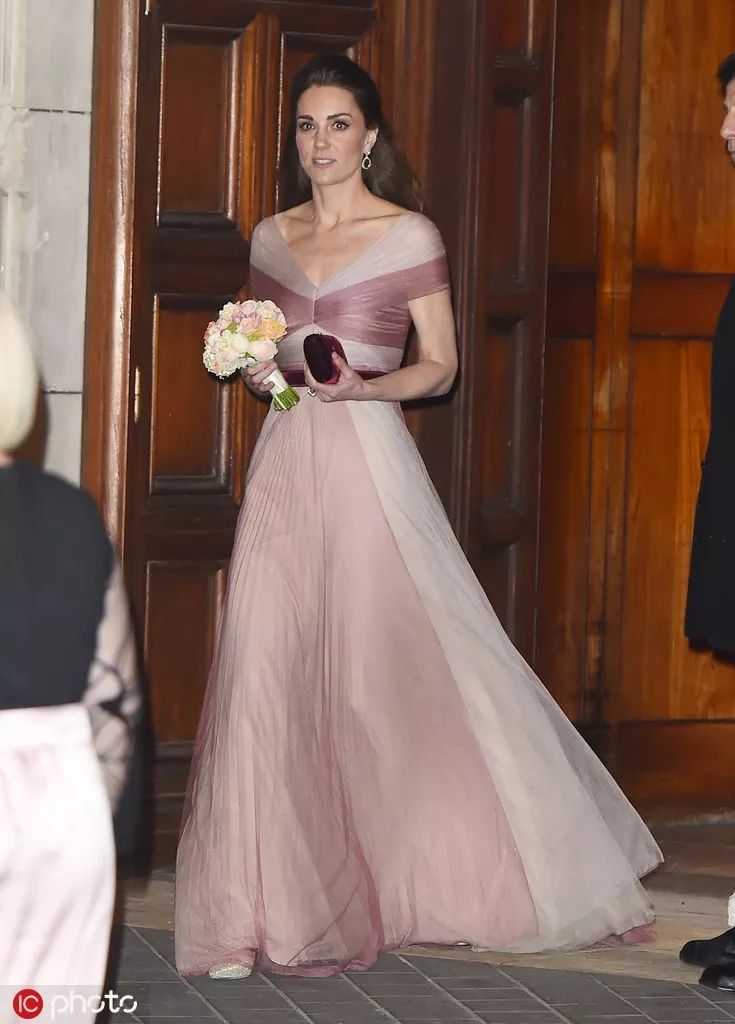 當凱特王妃穿上波點連衣裙，我看她的眼神變了 時尚 第15張