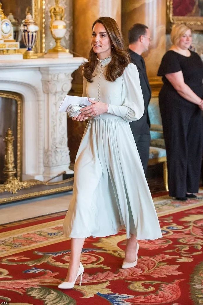 當凱特王妃穿上波點連衣裙，我看她的眼神變了 時尚 第16張