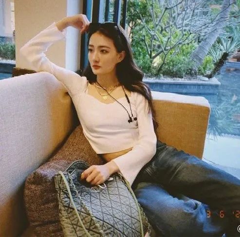 年下恋的衣品挖绝机，徐璐算一个