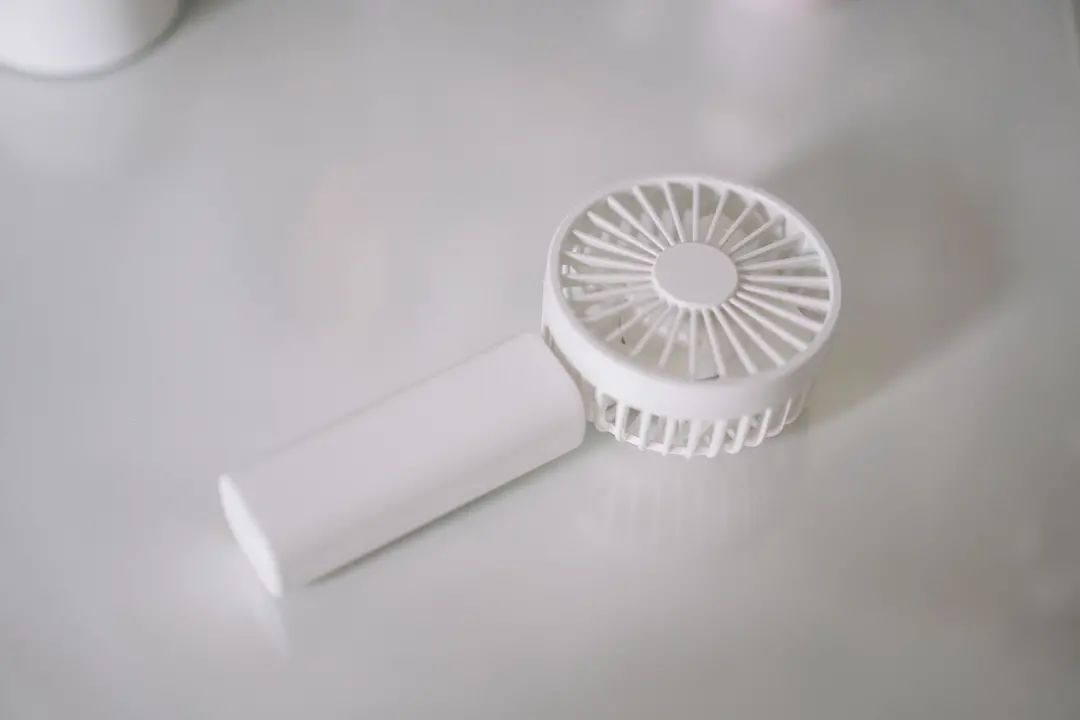 怎樣去除地板上的膠_膠貼木地板_地板防滑墊膠