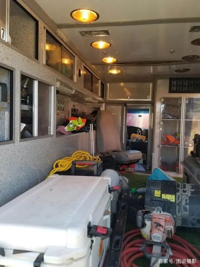28岁小伙花四个月 将二手救护车改造成房车 外观内饰堪比新车 热点讯息网