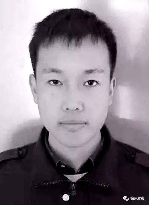 "儿子离世后第4天,同为辅警的时卫东戴上儿子警帽,毅然返回到疫情防控