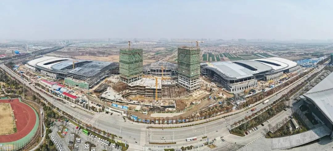 现场去往其余三个方向车辆都可以通过秦洪互通立交三环北路高架方向