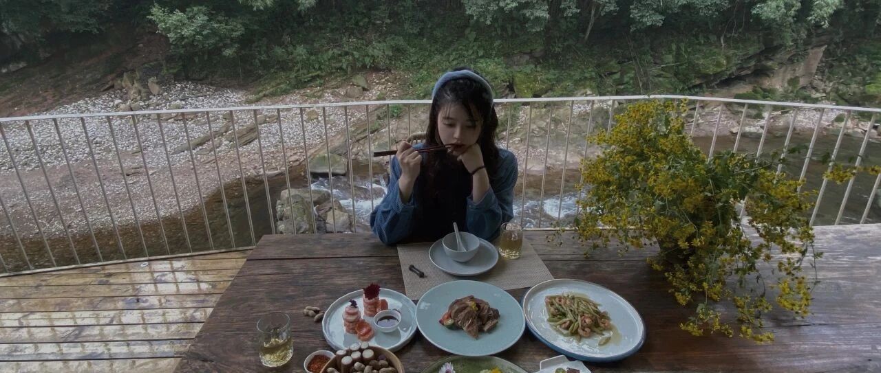 泡温泉、滑雪、看熊猫、爬山，好一个自在快活的度假胜地。