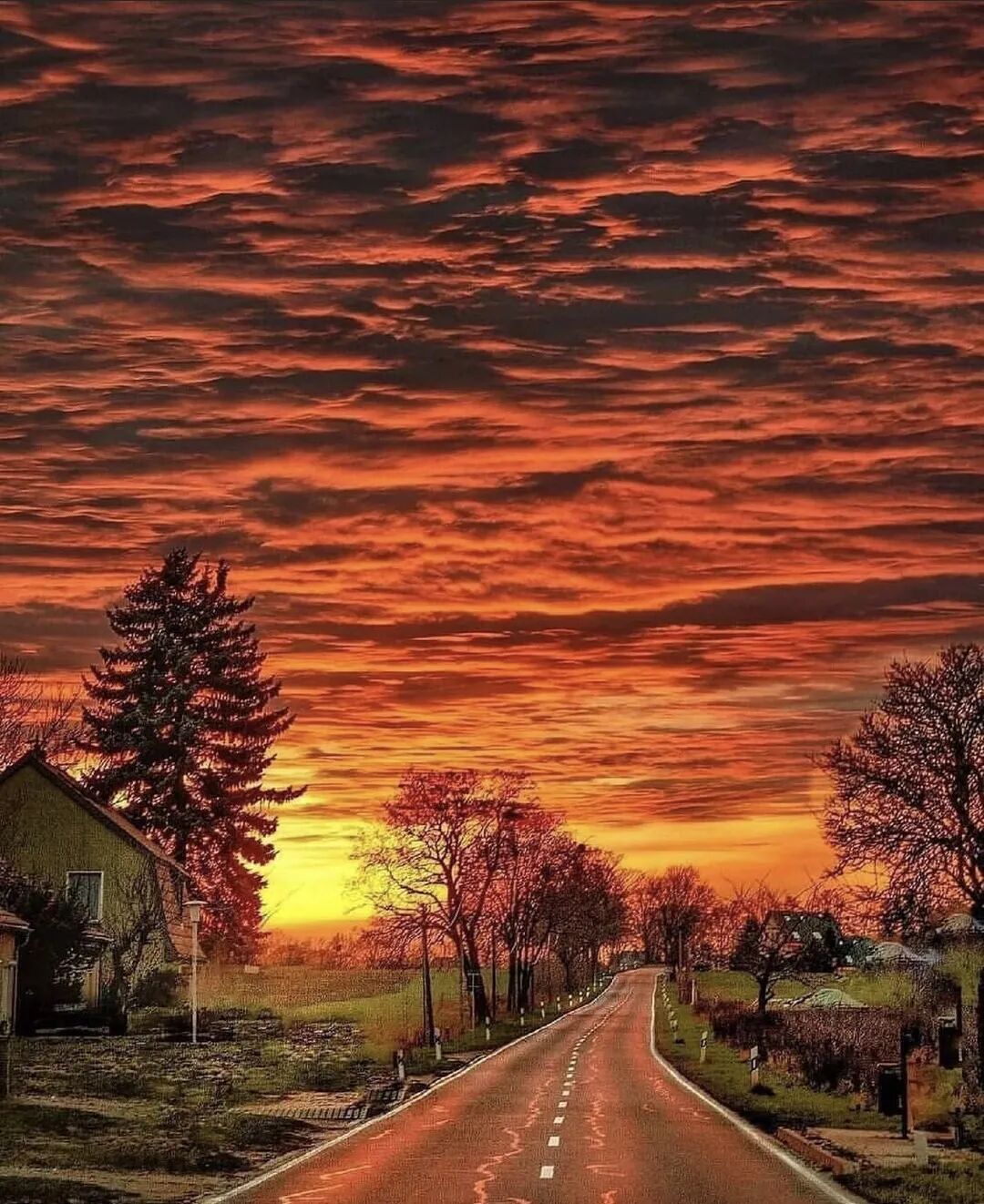 what are the major beliefs of buddhism