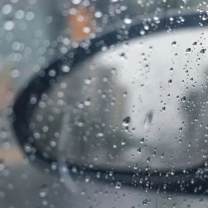 用车百科｜下雨天，电动汽车可以在户外充电吗？