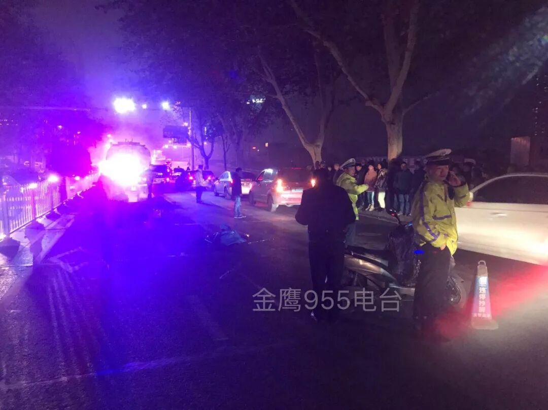 油罐车|长沙8岁女孩坐妈妈的电动车，不幸被油罐车撞倒