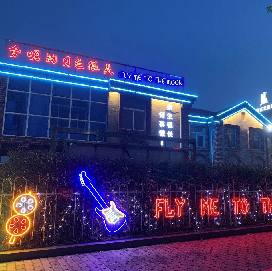 “今晚的月色很美”烧烤店试营业了