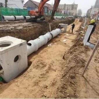 泊里镇二中西路、沐官岛路综合改造提升工程加快推进施工