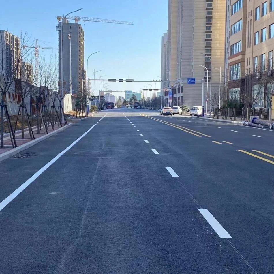 泊里镇贡口路北段生态提升工程、威宝路（红石路-常河路）综合改造提升工程加快推进施工