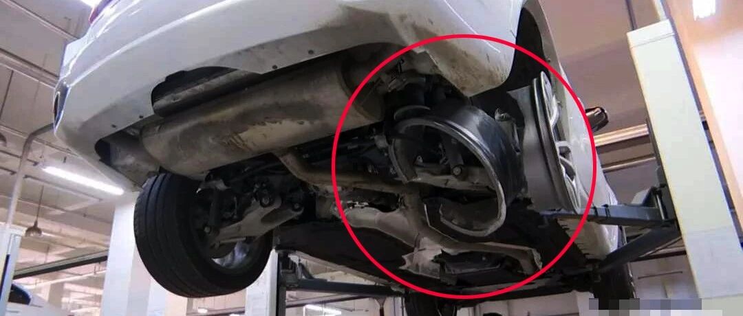 车辆正常行驶时轮毂突然炸裂！4S店：有一点物理常识就好了