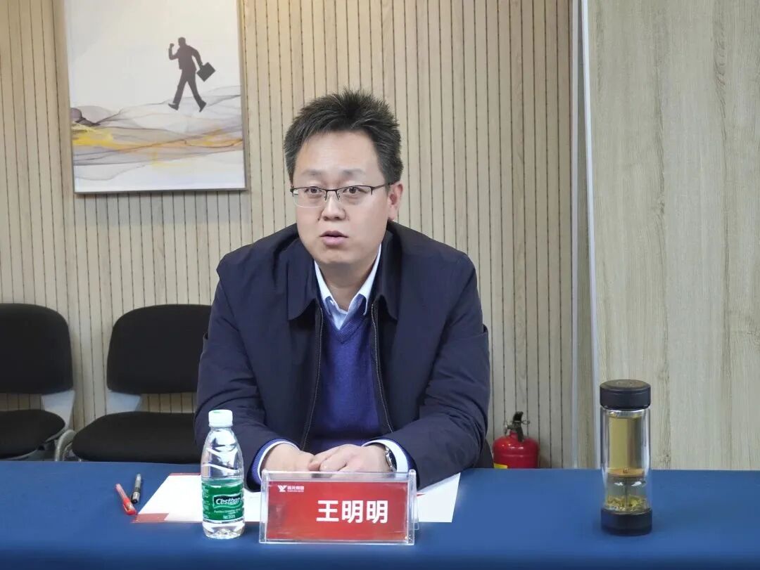 (新安县人民政府副县长王明明)县人社局局长李卫星,县人民政府办公室