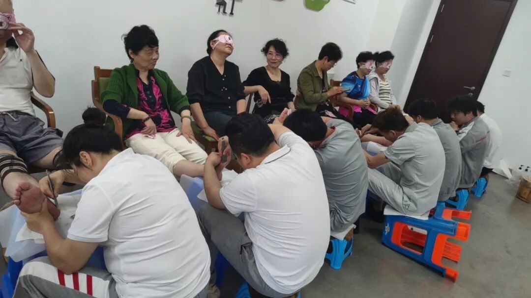 郑远元母亲节献礼行动|公益修脚,让爱始于足下