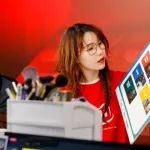李佳琦正在隐退，那个藏在他身边3年的女人，决定上位…
