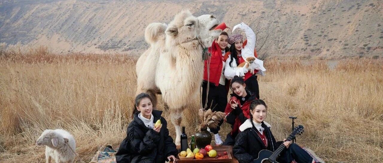 连环撞衫现场……一时竟分不清谁尴尬？