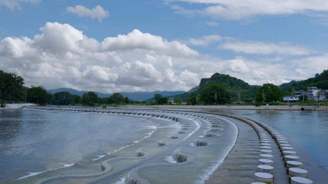 【慢享山水●轻奢度假西溪森林温泉】￥699纯玩3天~泡原生态森林温泉+享无边际温泉池、金秋赏银杏黄金大道、千年古老原始瑶寨