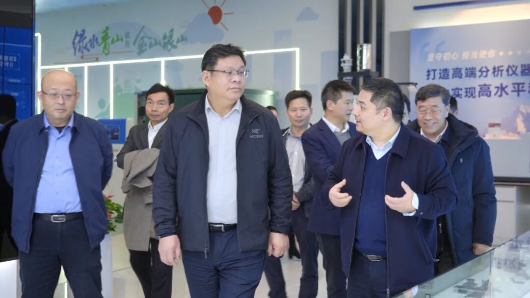 工信部裝備一司副司長汪宏一行蒞臨聚光科技參觀調研