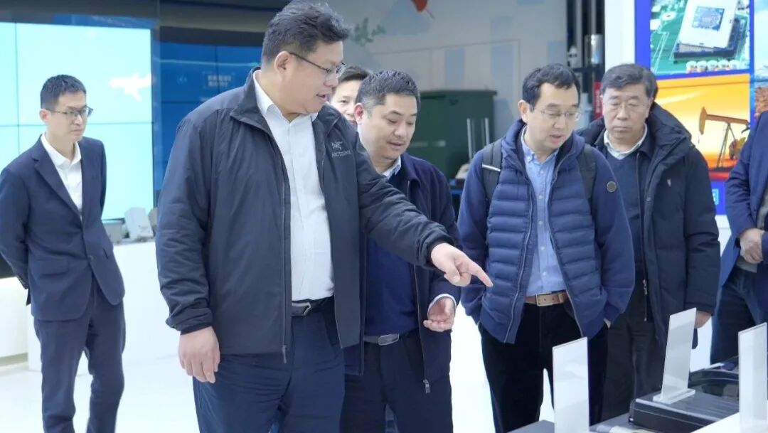 工信部裝備一司副司長汪宏一行蒞臨聚光科技參觀調研