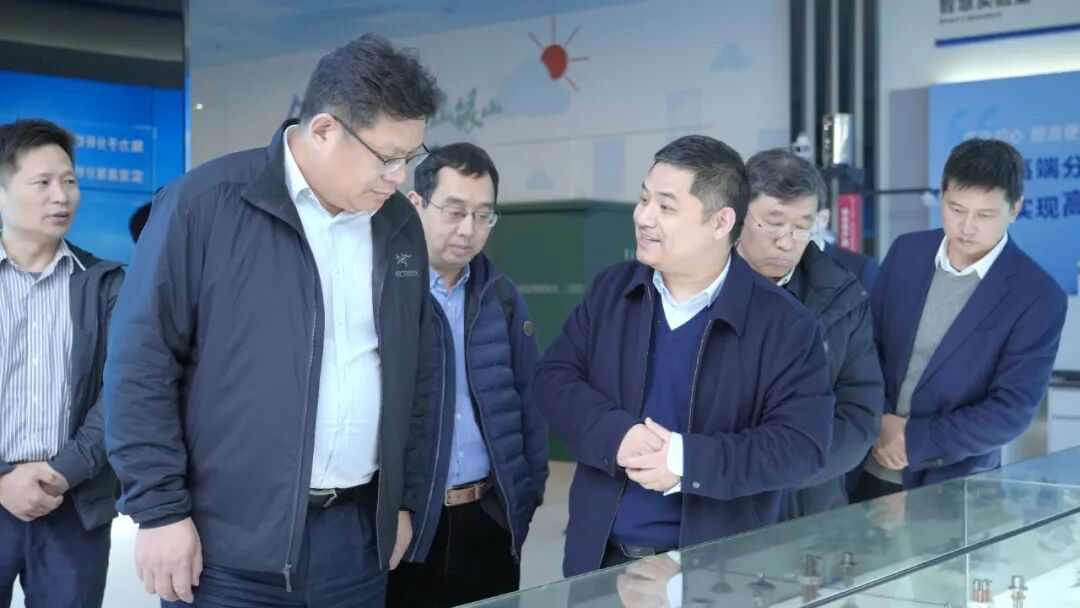 工信部裝備一司副司長汪宏一行蒞臨聚光科技參觀調研