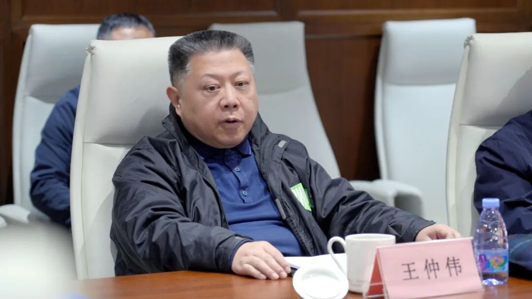 國務(wù)院參事室領(lǐng)導(dǎo)一行蒞臨聚光科技參觀調(diào)研