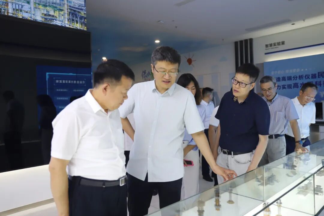 太原理工大學(xué)黨委書記沈興全一行蒞臨聚光科技參觀交流