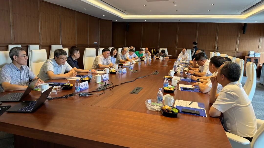 太原理工大學(xué)黨委書記沈興全一行蒞臨聚光科技參觀交流