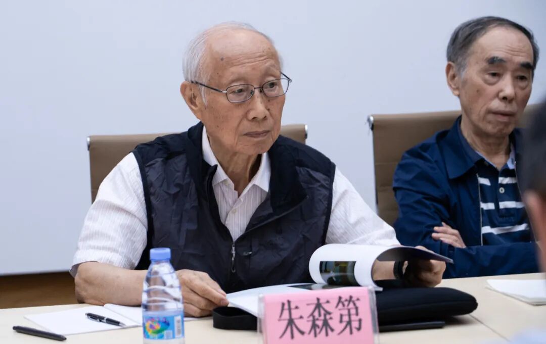 智能物聯專家考察團一行蒞臨聚光科技參觀調研