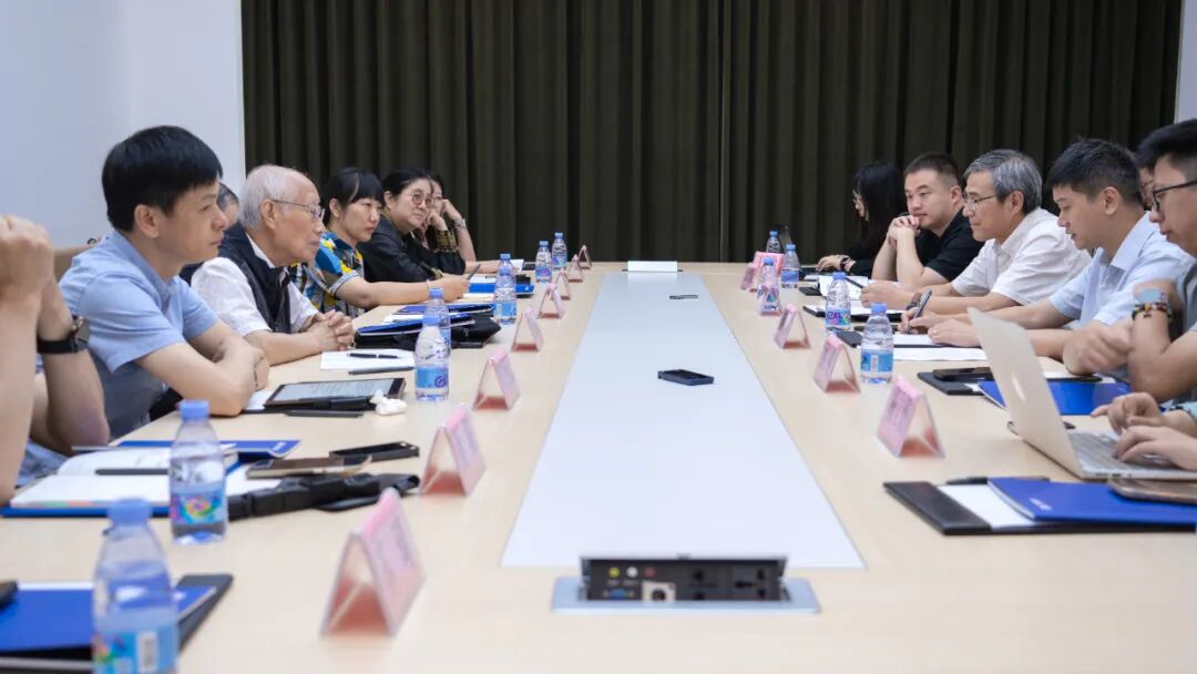 智能物聯專家考察團一行蒞臨聚光科技參觀調研