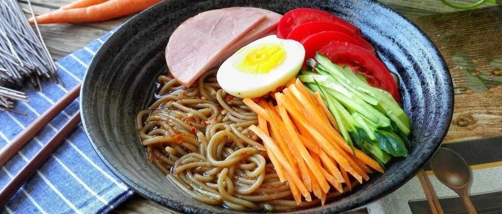 夏季想吃面，这道东北特色面条做法最香，天热最馋它，吃完透心凉