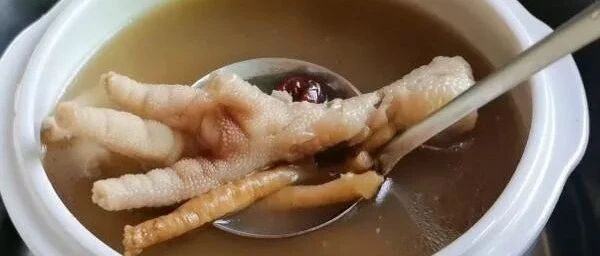 女生冬天手脚冰气血虚，一定要常喝这3道汤，驱寒活血，气色红润