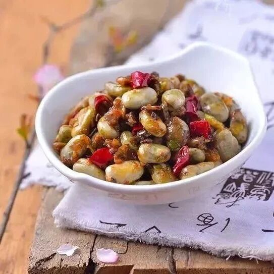 这种蚕豆吃法太香了，刚上桌就被抢光，开胃又下饭！