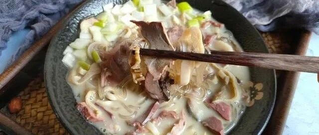 煮羊杂汤，记住“2不放2窍门”，汤白味鲜，香浓无膻味！