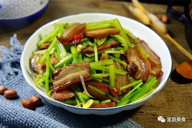 春天 腊肉和 它 是天生一对 香到舔盘子 柠檬资讯