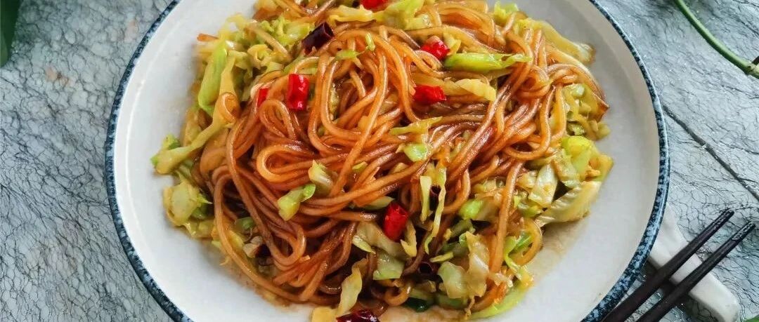 炒粉条的小妙招，不粘锅，根根爽滑，颜色油亮诱人，只需多做一步