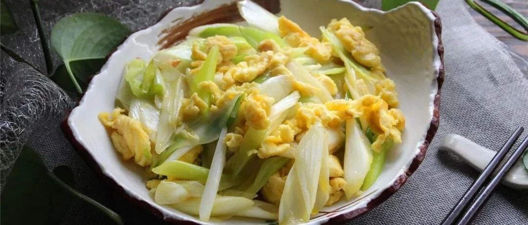 鸡蛋和这个食材是绝配，十分钟炒一盘，味道香浓，好吃又下饭！