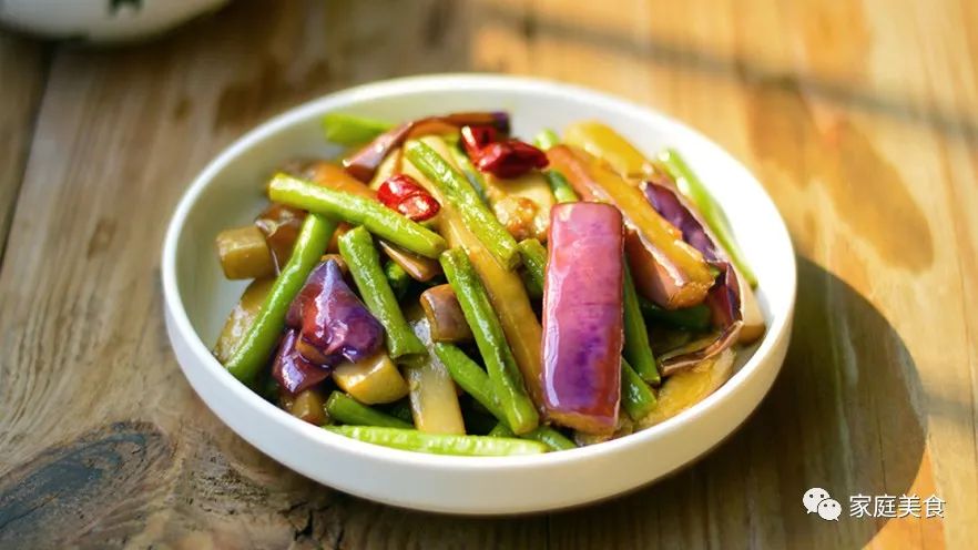 茄子炒豆角,不过油不焯水,美味下饭,吃着比肉香!-微信头条网 茄子炒豆角,不过油不焯水,美味下饭,吃着比肉香!