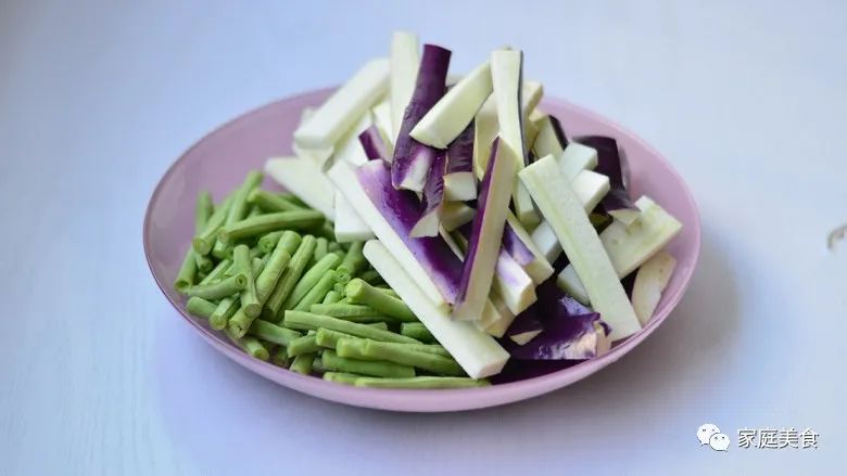 茄子炒豆角,不过油不焯水,美味下饭,吃着比肉香!-微信头条网 茄子炒豆角,不过油不焯水,美味下饭,吃着比肉香!