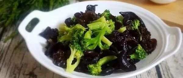 西兰花的4种营养吃法，很多人第一步就错了！