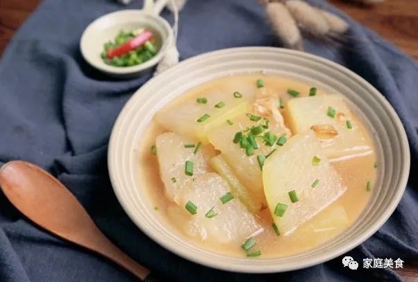 四月多吃这几道消脂菜，夏天露出小蛮腰，营养又掉秤，谁吃谁苗条
