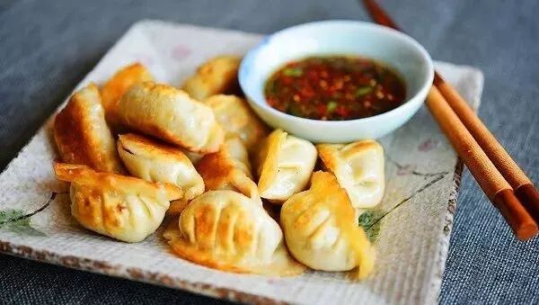 不用煎不用煮，速冻饺子一步变煎饺，超级简单！