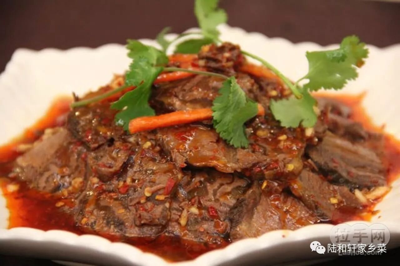 凉拌牛展香醋溜木耳凉拌皮蛋山药卷南瓜饼燕麦包猪油渣炒菜心提补炒