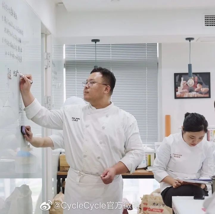 创业故事文案_创业合伙人招募文案_大学生创业文案