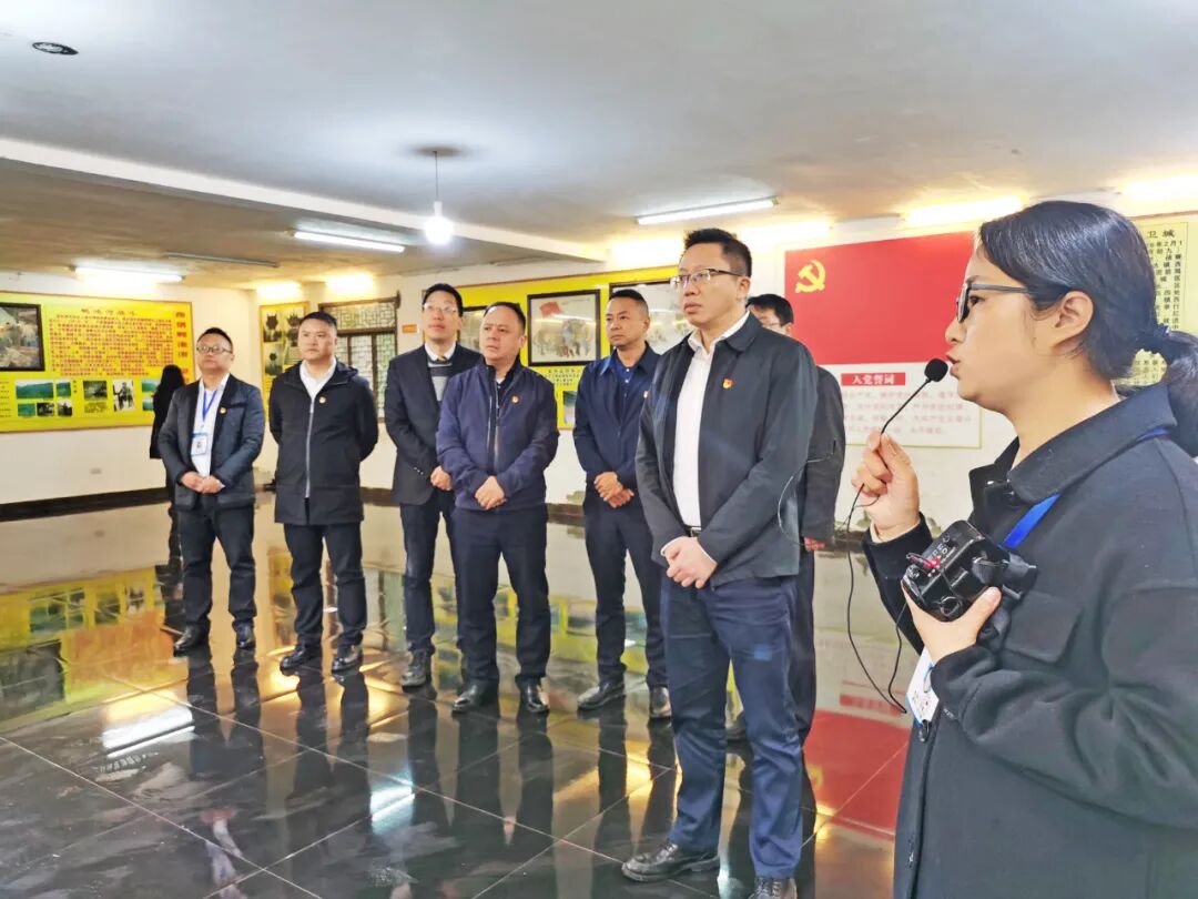 清镇市委副书记,市政府党组书记,市长王鸣明率市政府党组部分班子成员