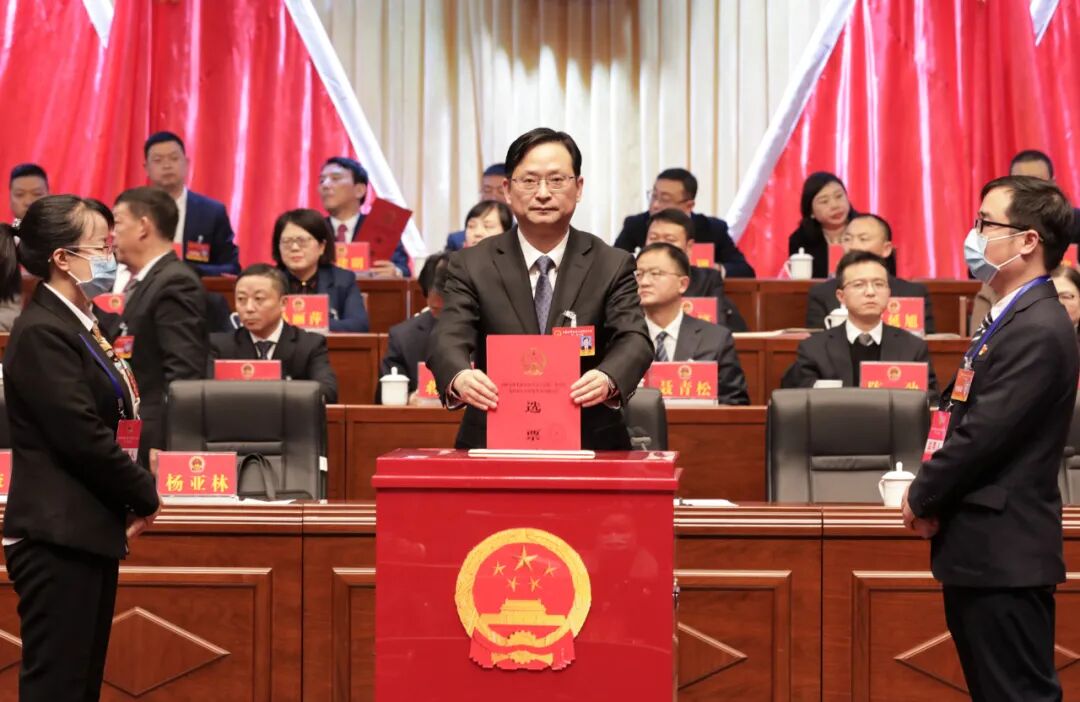 新一届清镇市人大常委会市政府领导班子选举产生