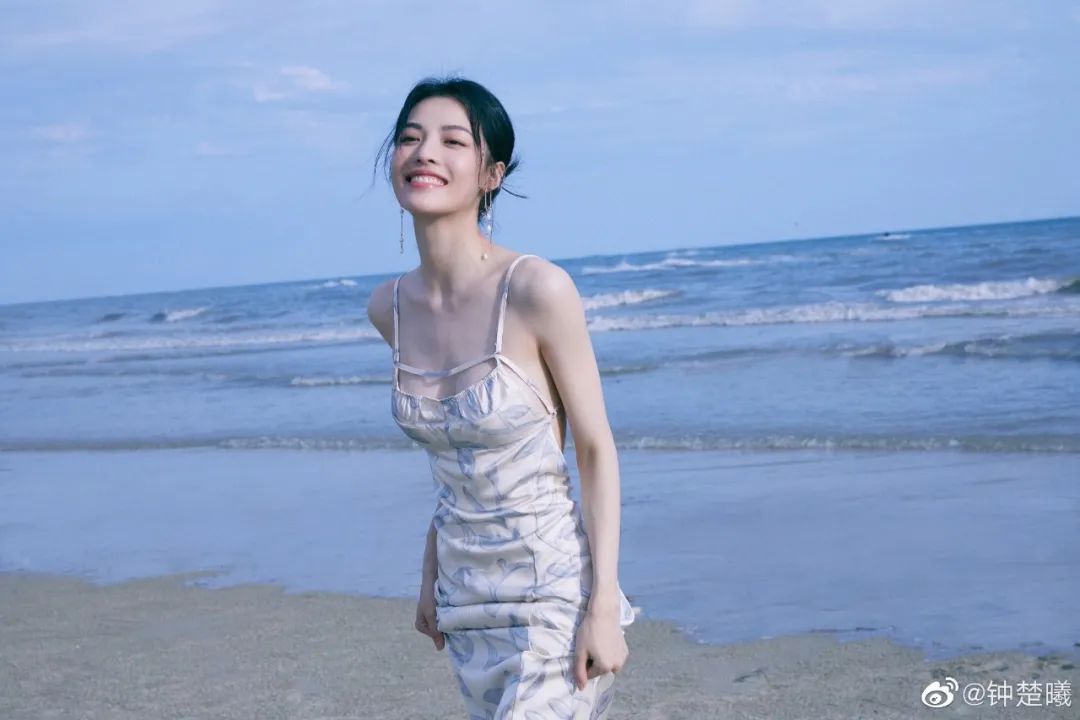 夏天=法式连衣裙？杨采钰、赵露思早就上身示范了！